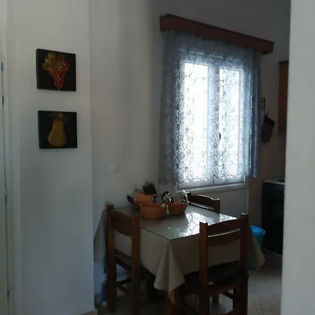 Lenio's * Pera Gyalos