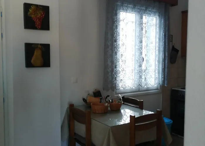 Lenio's * Pera Gyalos