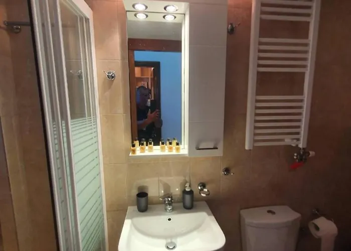 Lenio's * Pera Gyalos